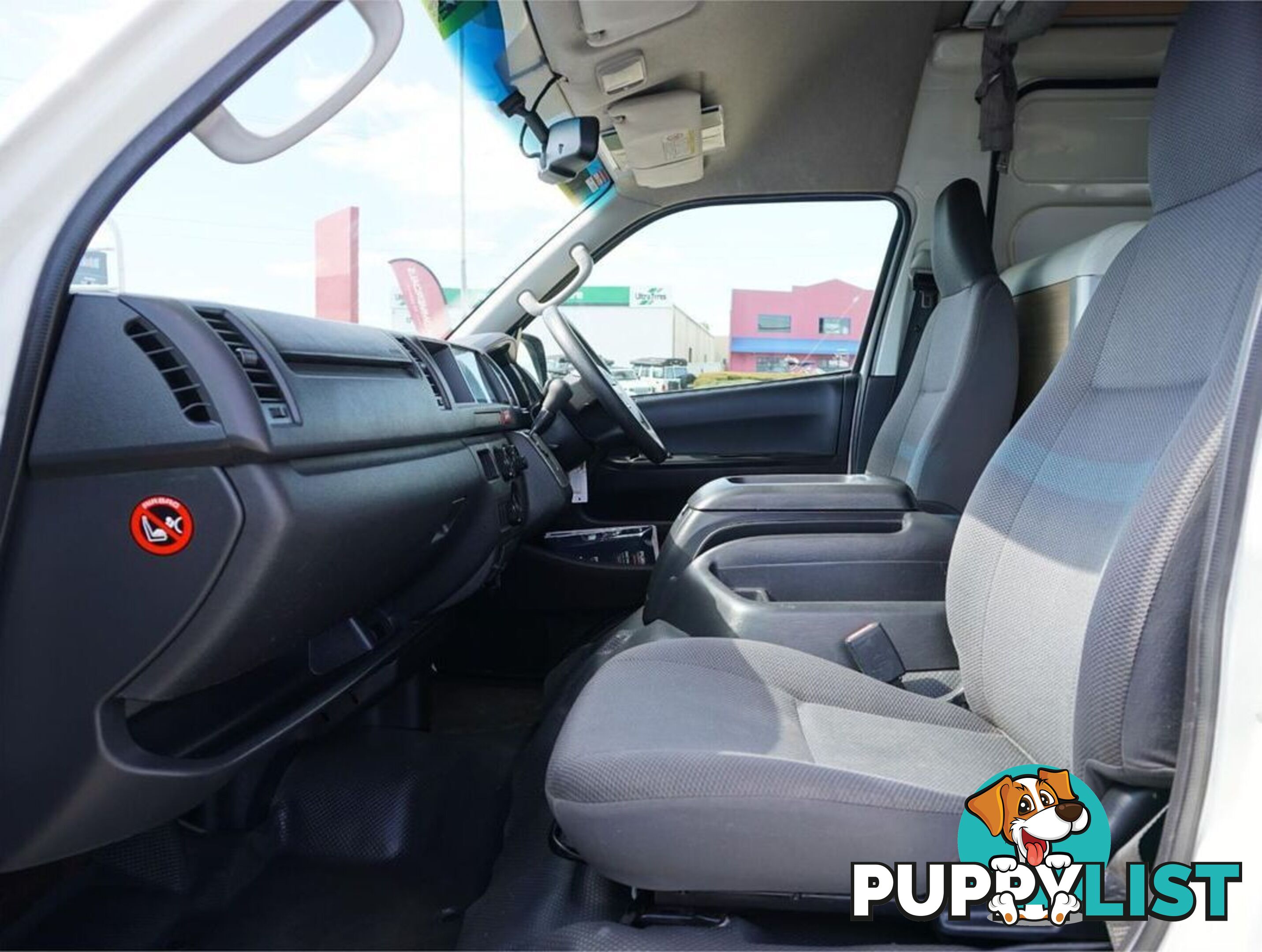 2018 TOYOTA HIACE  TRH221R 