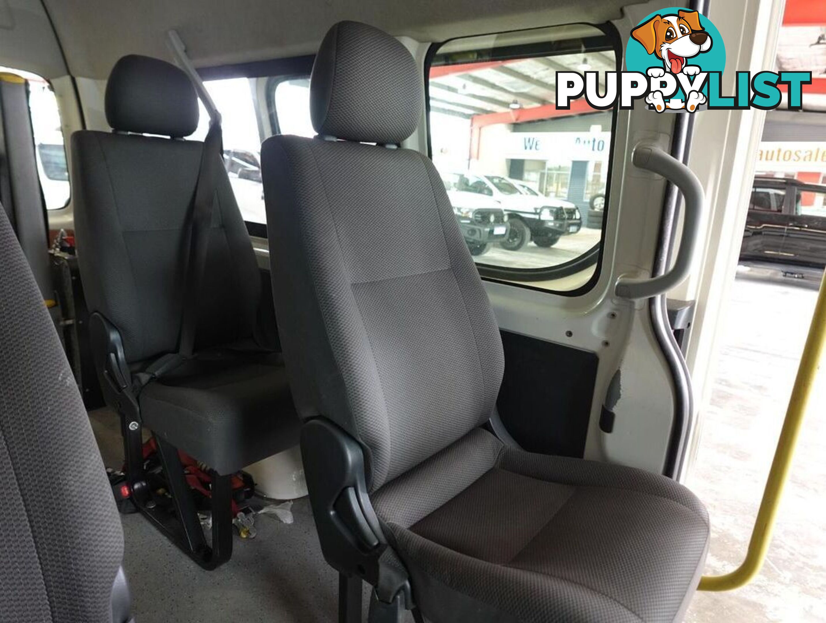 2015 TOYOTA HIACE COMMUTER KDH223R BUS