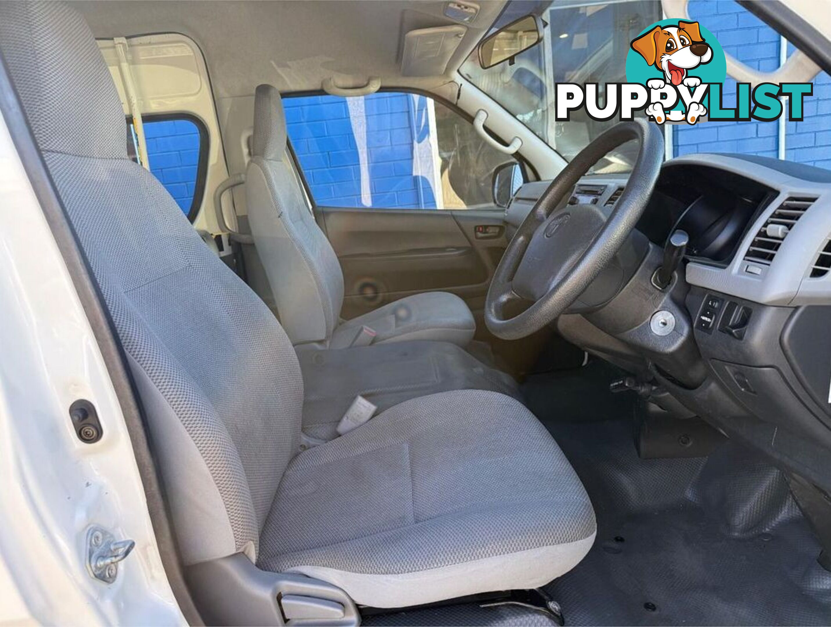 2006 TOYOTA HIACE COMMUTER TRH223R BUS