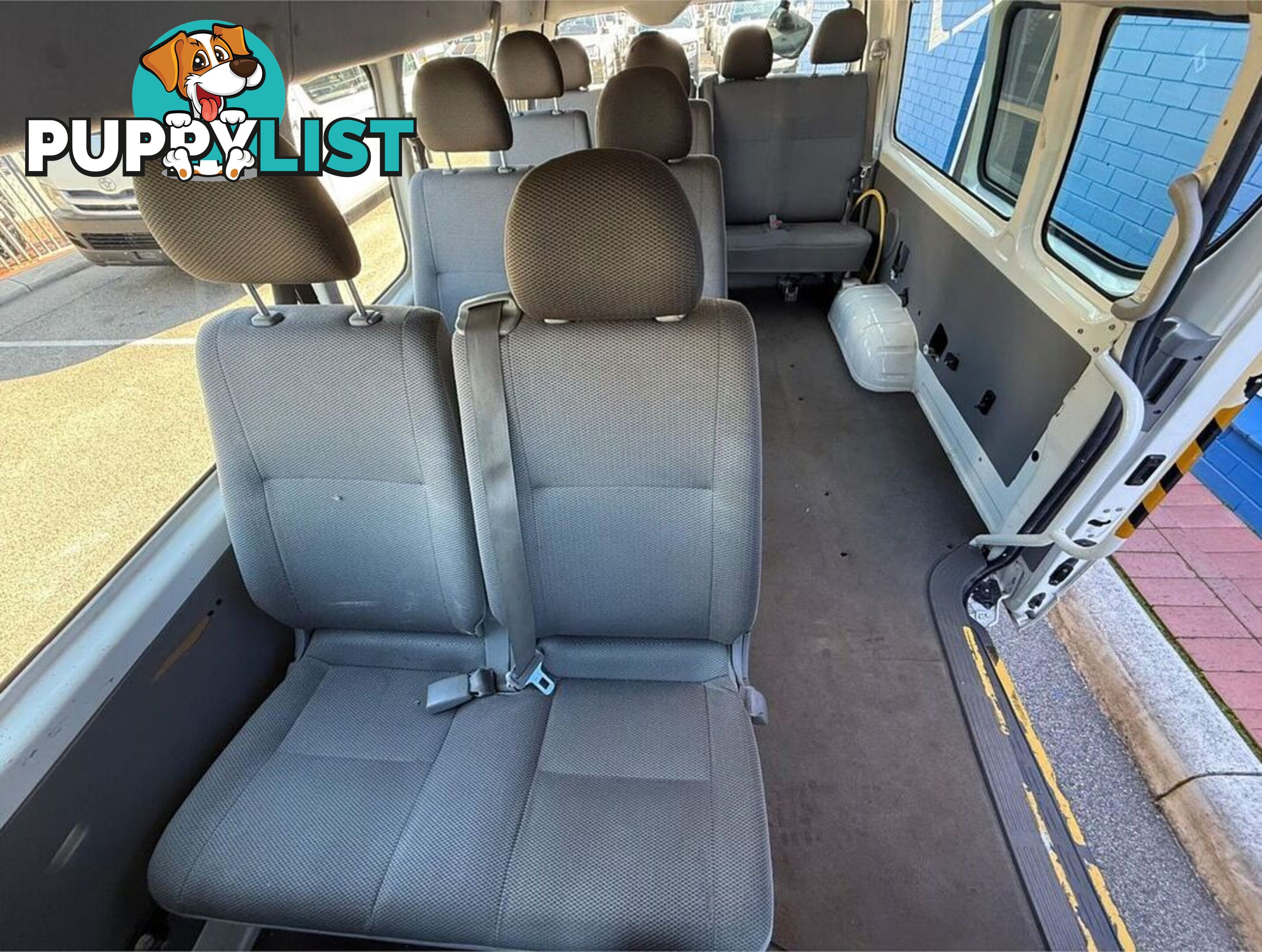 2006 TOYOTA HIACE COMMUTER TRH223R BUS