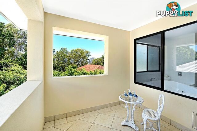 2/9A Greer Terrace Southport QLD 4215