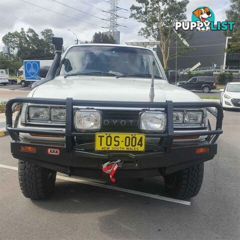 1994 TOYOTA LANDCRUISER GXL (4X4)  SUV, 4 DOORS, 8 SEATS