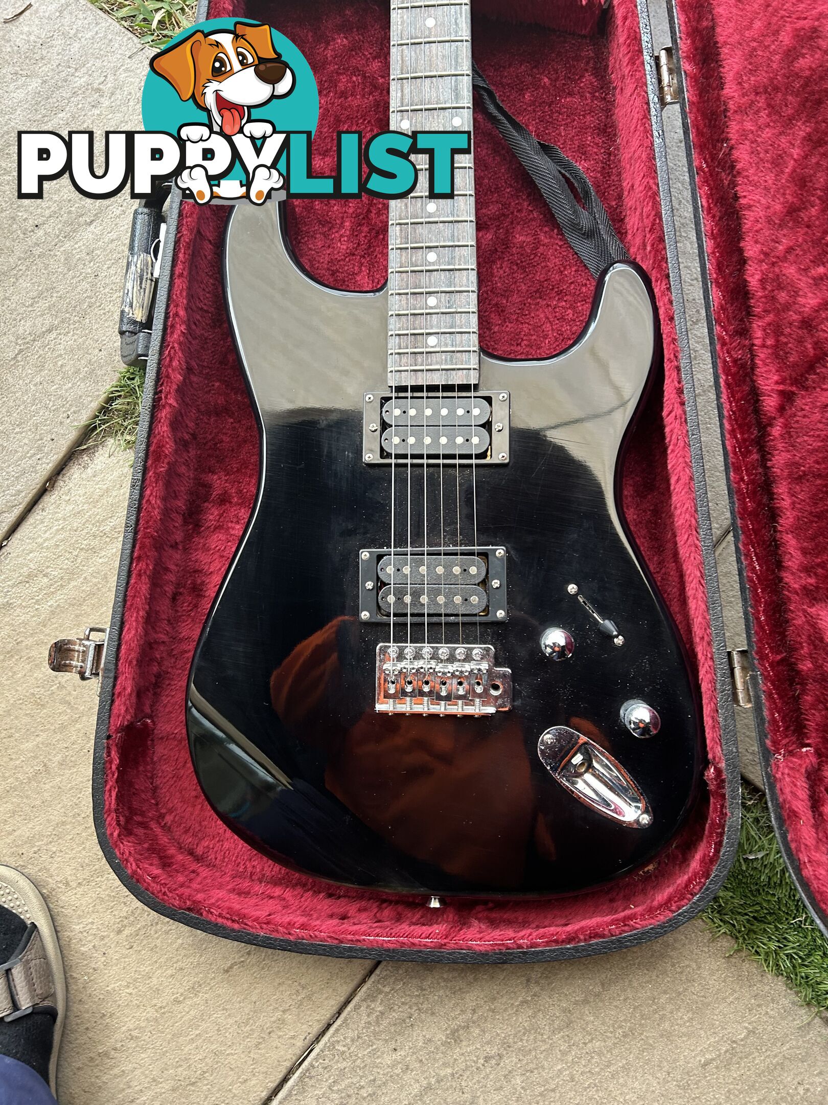 Electric guitar, small amp and hard case
