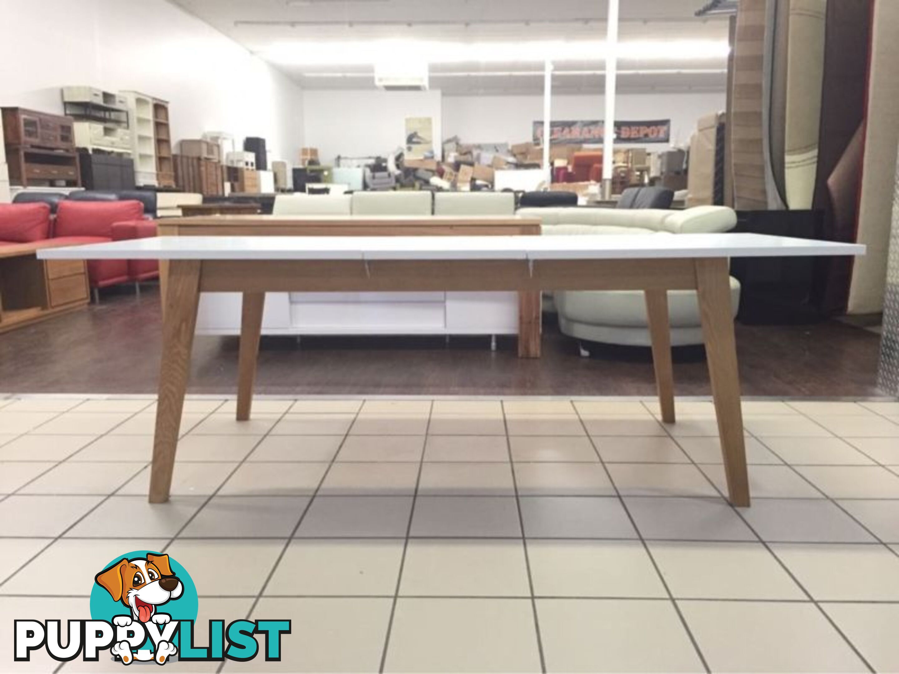 MATTE WHITE LACQUERED EXTENDABLE DINING TABLE WITH OAK LEGS