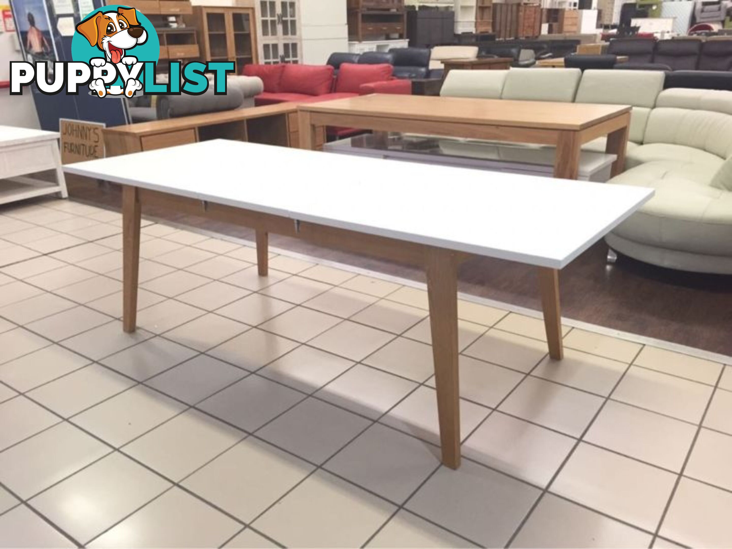 MATTE WHITE LACQUERED EXTENDABLE DINING TABLE WITH OAK LEGS