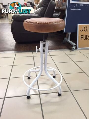 TOMMY BAR STOOLS