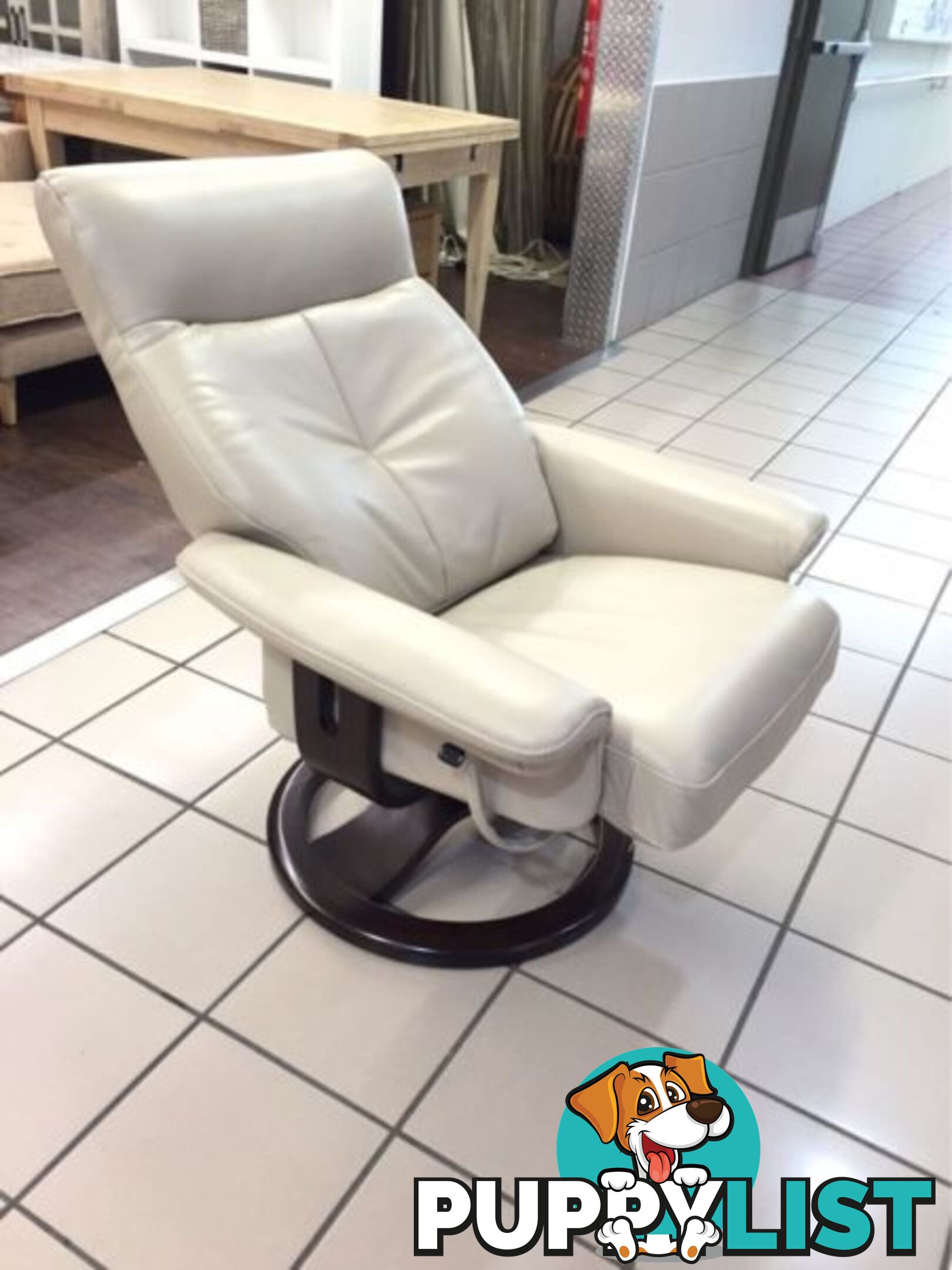 100% LEATHER SWIVEL RECLINER OCASSIONAL CHAIR