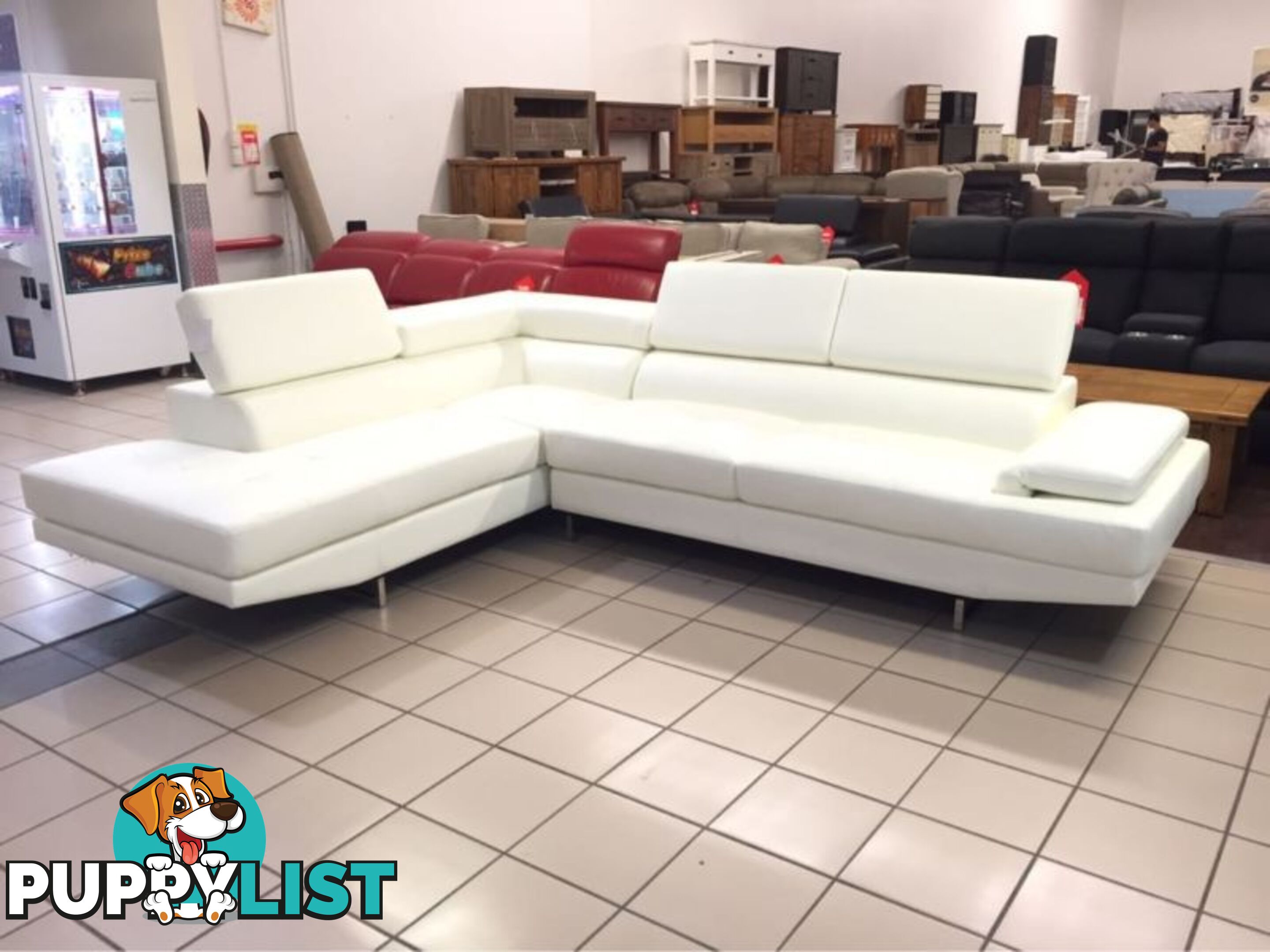 WHITE CORNER LOUNGE W/ADJUSTABLE HEADRESTS AND ARMREST