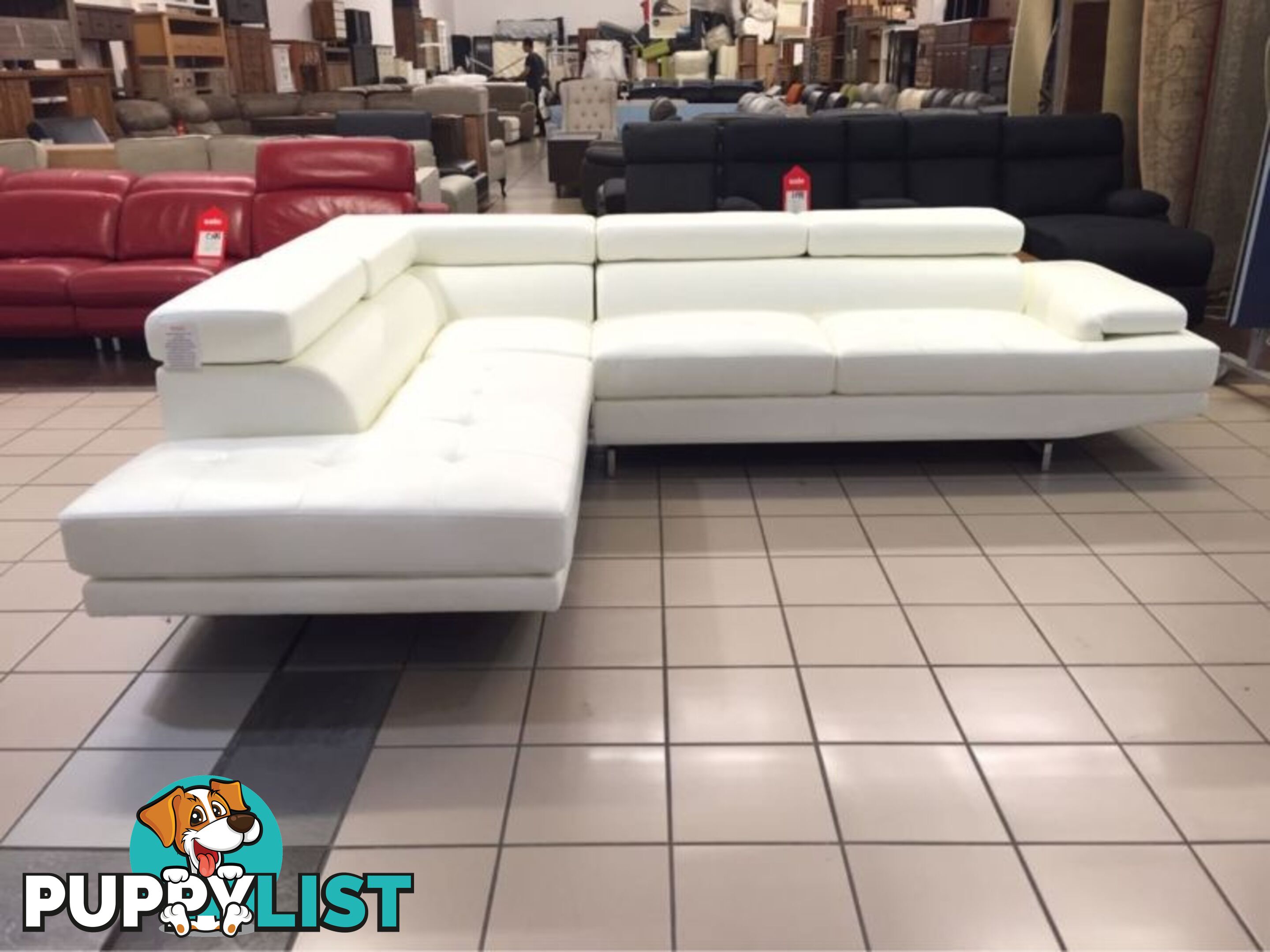WHITE CORNER LOUNGE W/ADJUSTABLE HEADRESTS AND ARMREST