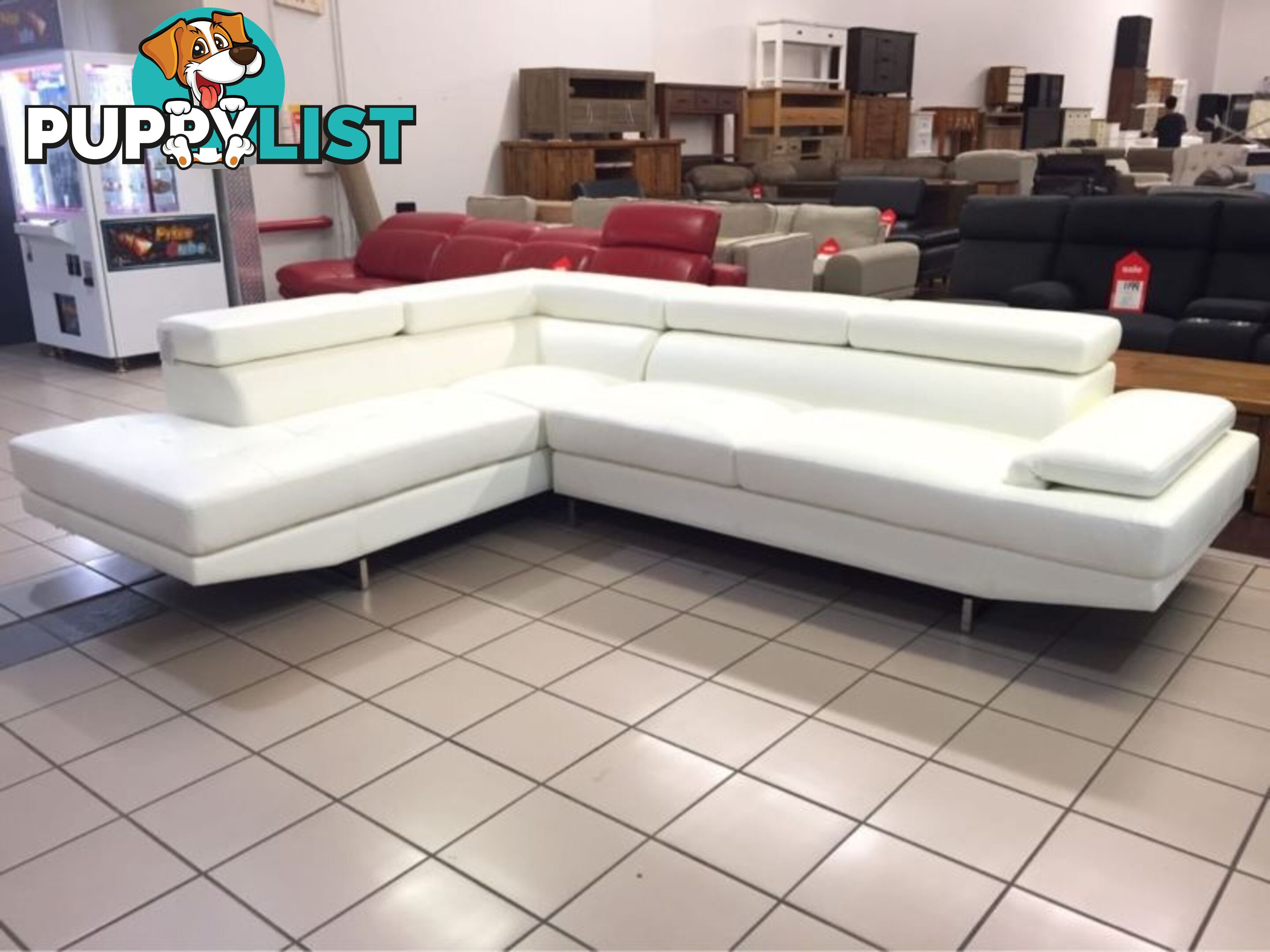 WHITE CORNER LOUNGE W/ADJUSTABLE HEADRESTS AND ARMREST