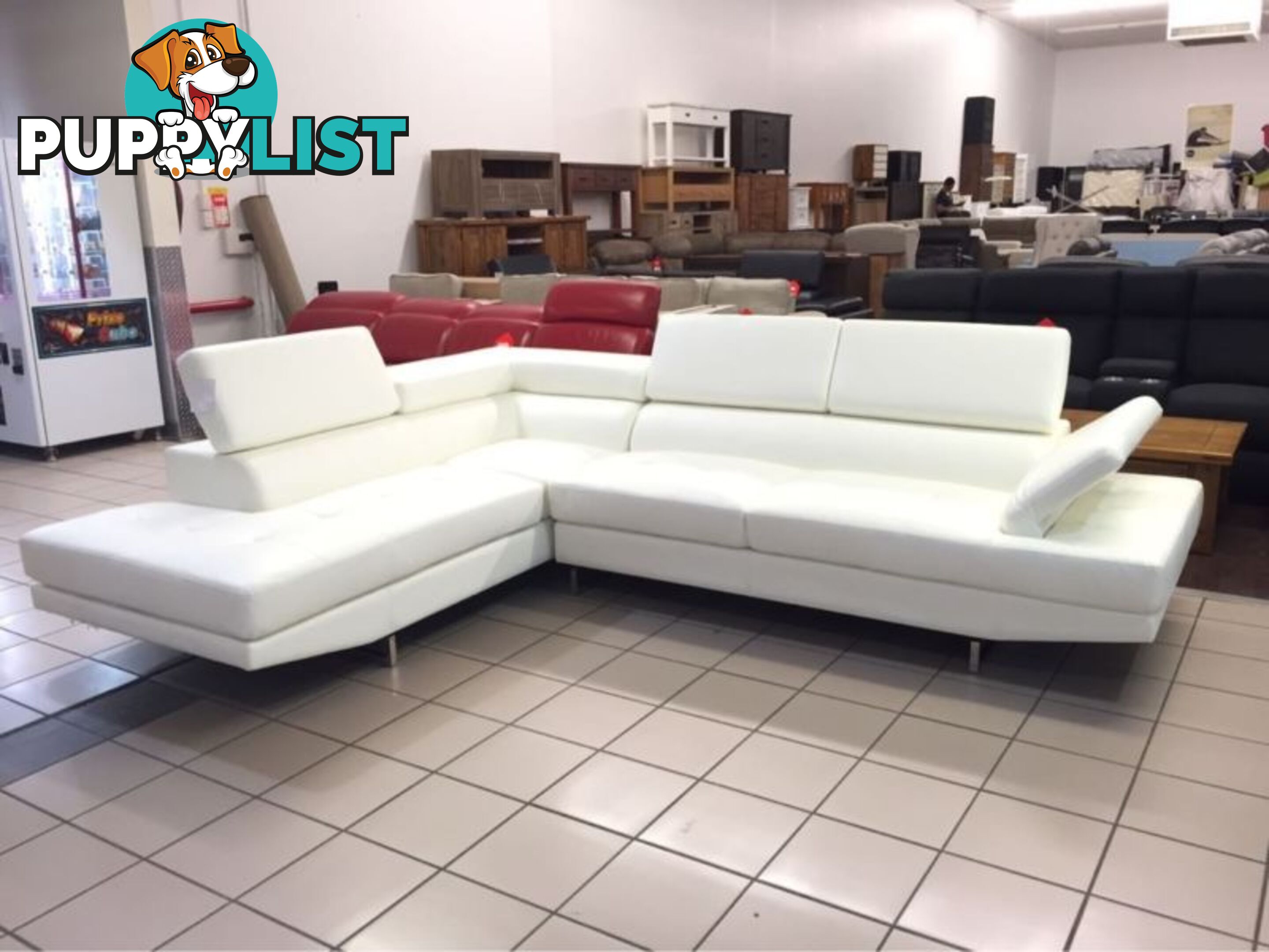 WHITE CORNER LOUNGE W/ADJUSTABLE HEADRESTS AND ARMREST
