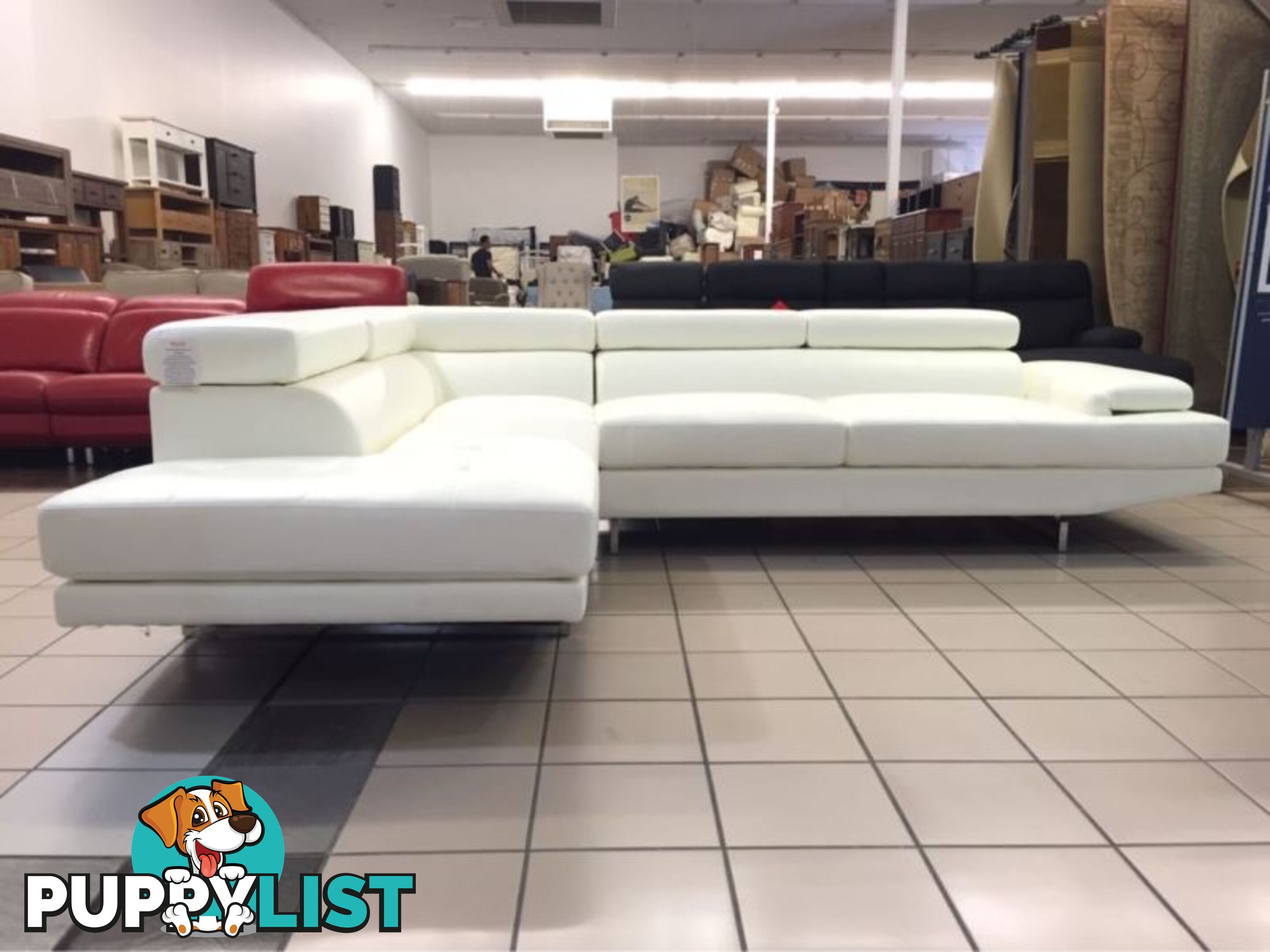 WHITE CORNER LOUNGE W/ADJUSTABLE HEADRESTS AND ARMREST