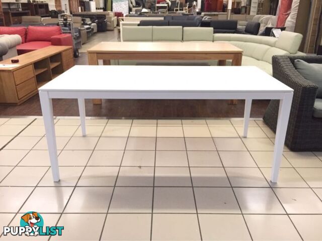 DINING TABLE (MATTE WHITE)