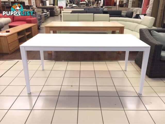 DINING TABLE (MATTE WHITE)