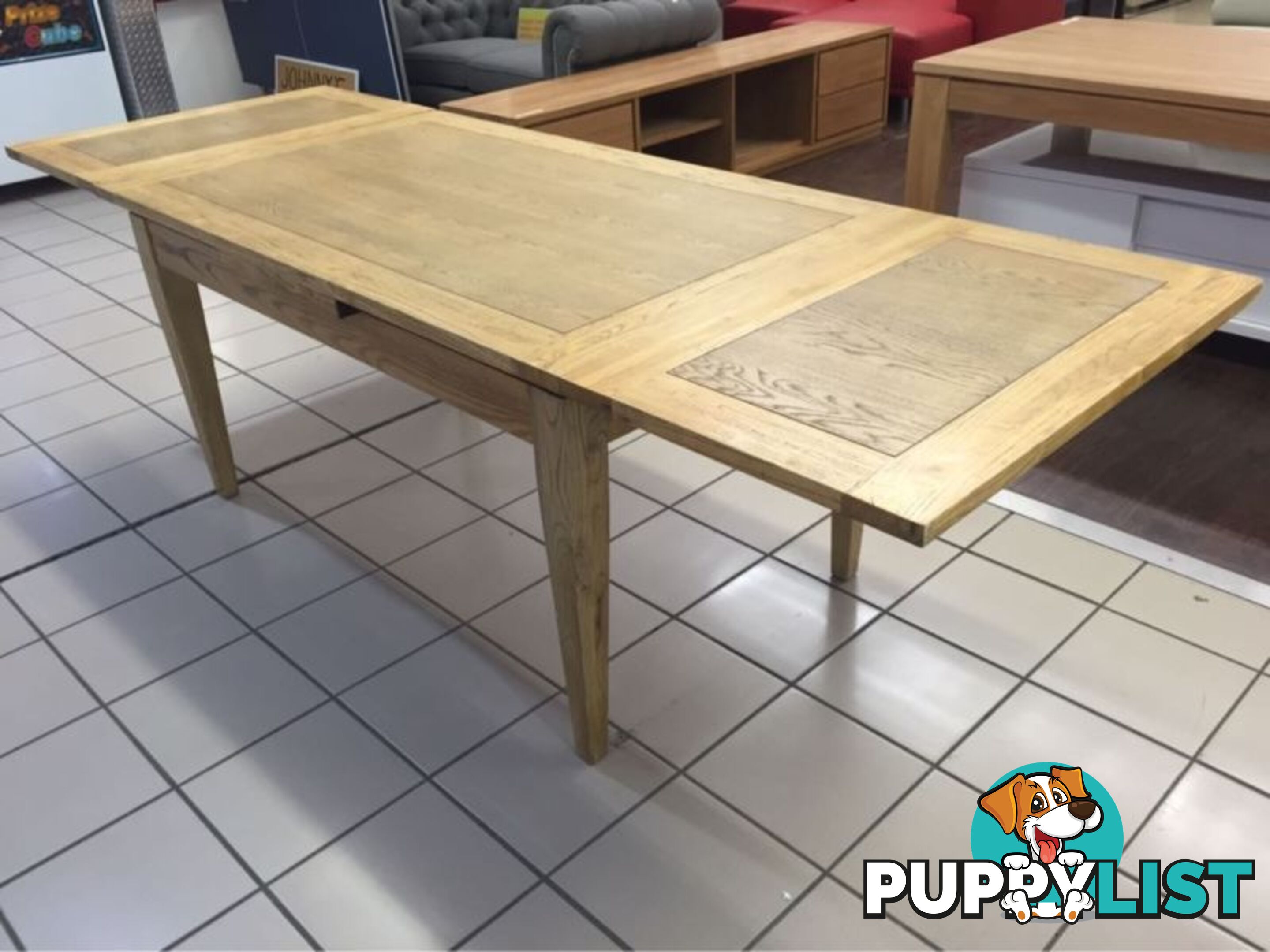 OAK EXTENDABLE DINING TABLE