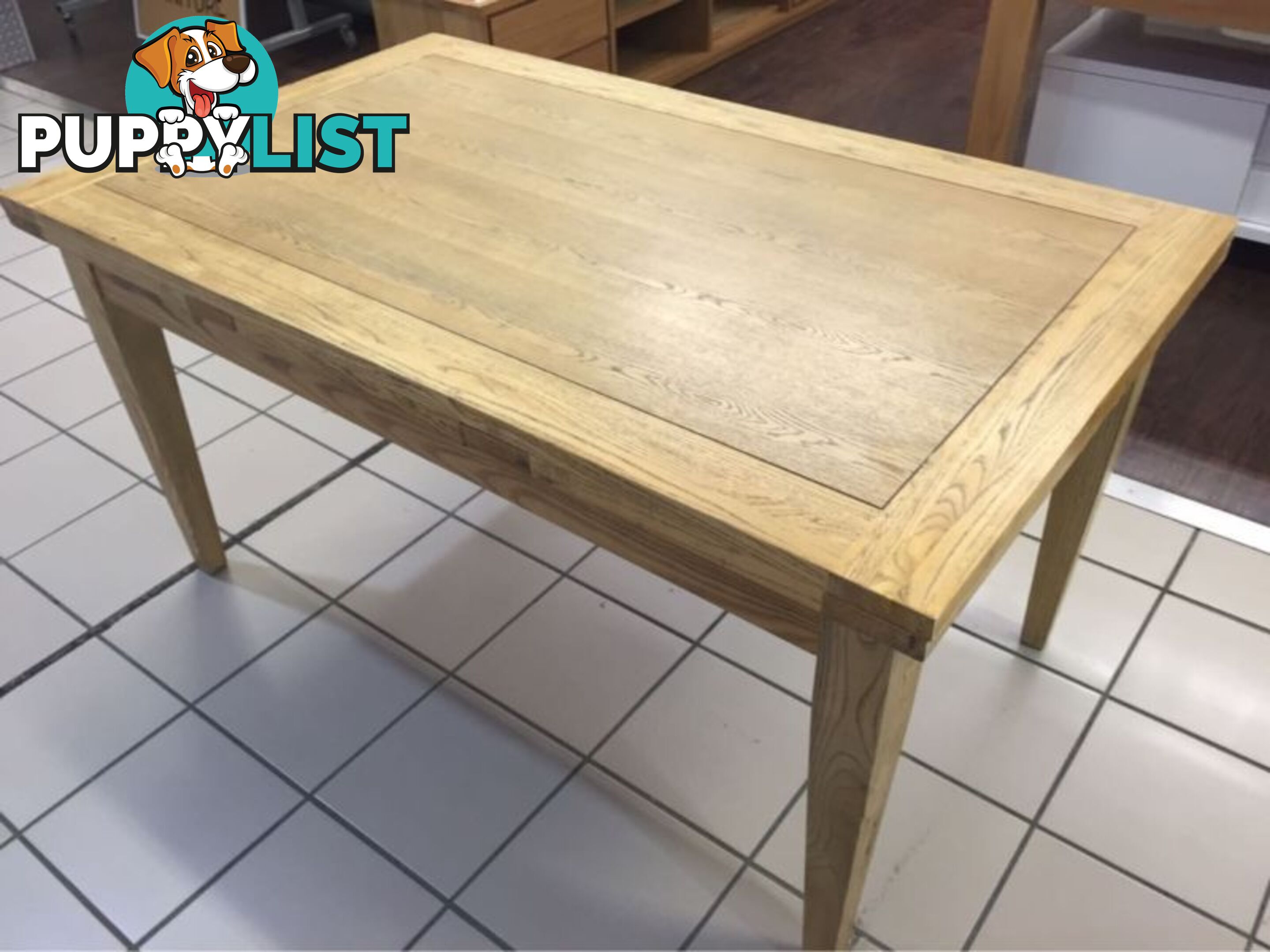 OAK EXTENDABLE DINING TABLE