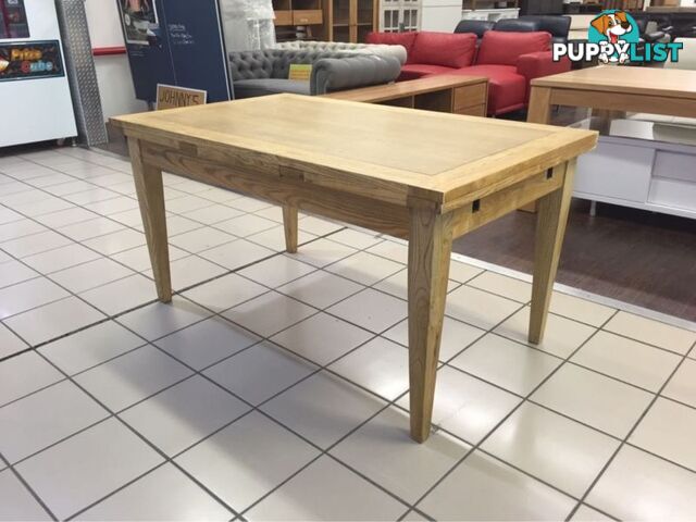 OAK EXTENDABLE DINING TABLE