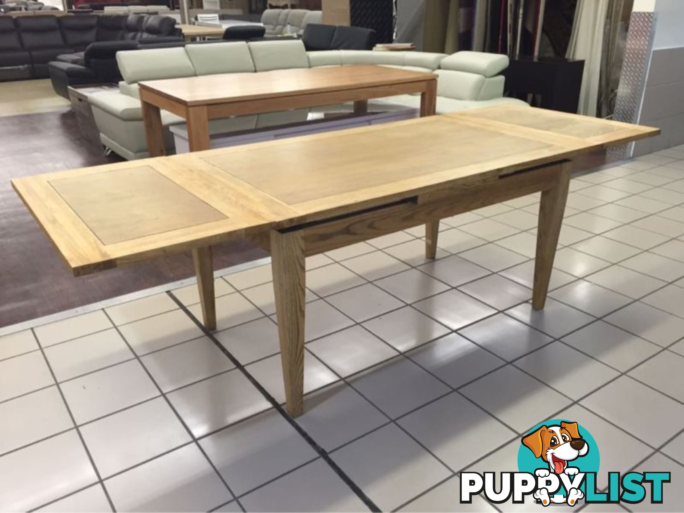 OAK EXTENDABLE DINING TABLE