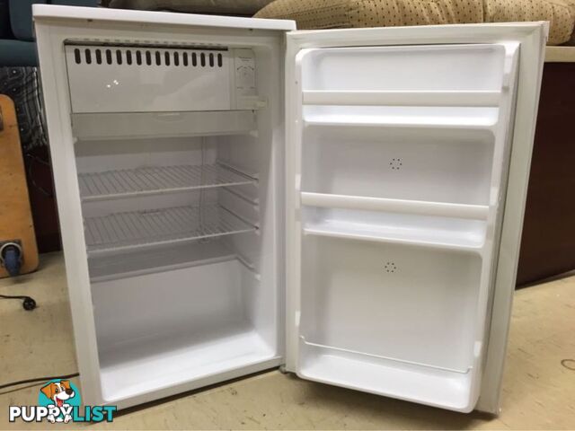 MINI FRIDGES FOR SALE (OVER 50 UNITS IN STOCK)