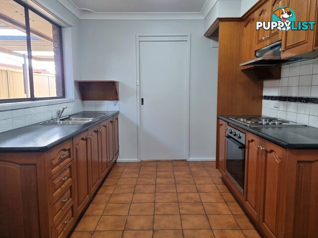 18 Ayrshire Street BOSSLEY PARK NSW 2176