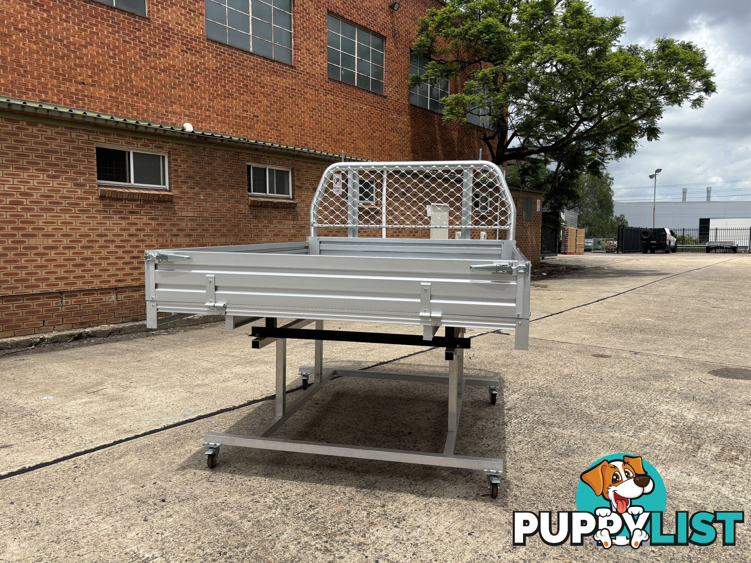 T1 SINGLE CAB FULL TRAY 2400MM L