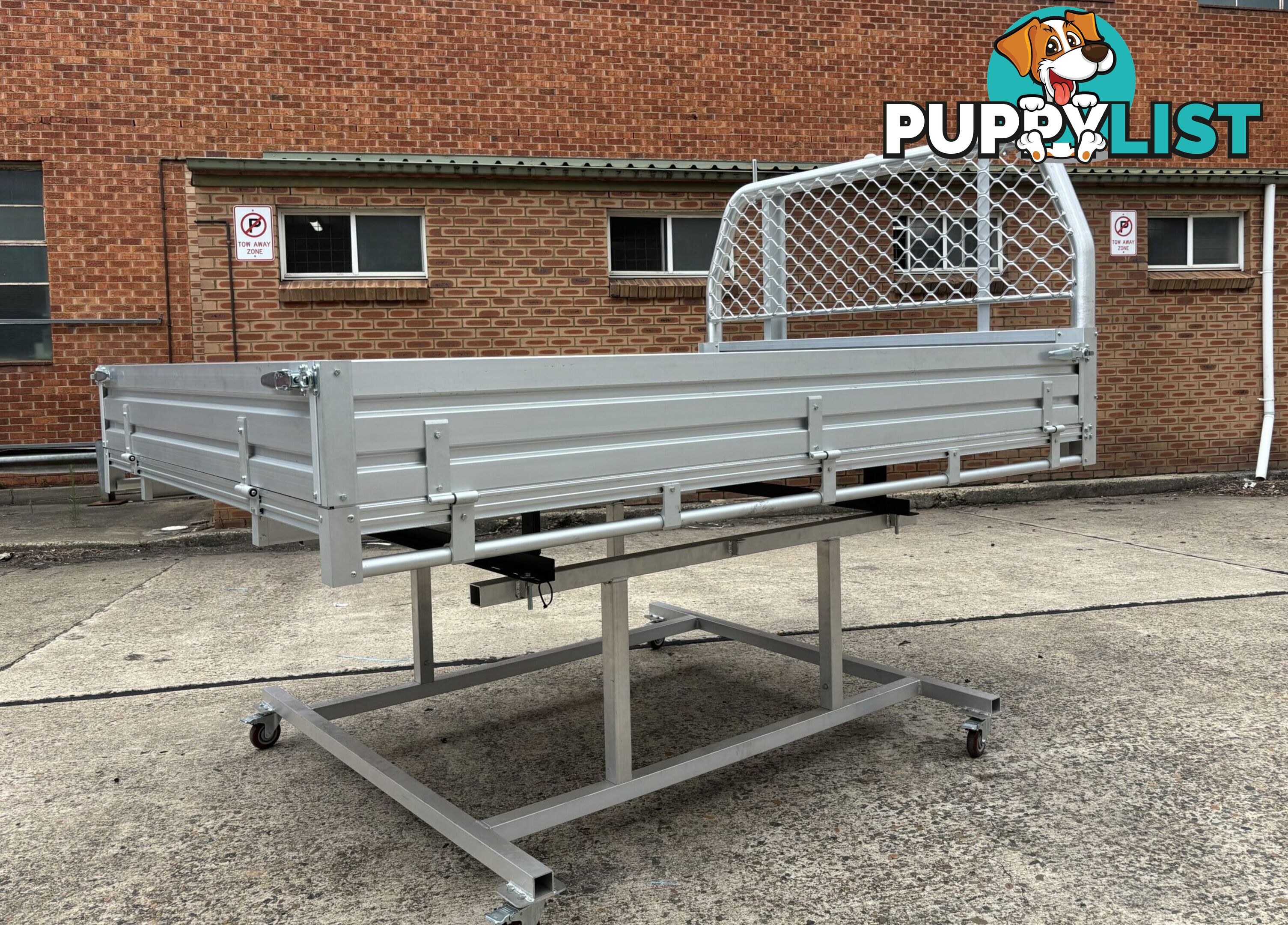 T1 SINGLE CAB FULL TRAY 2400MM L