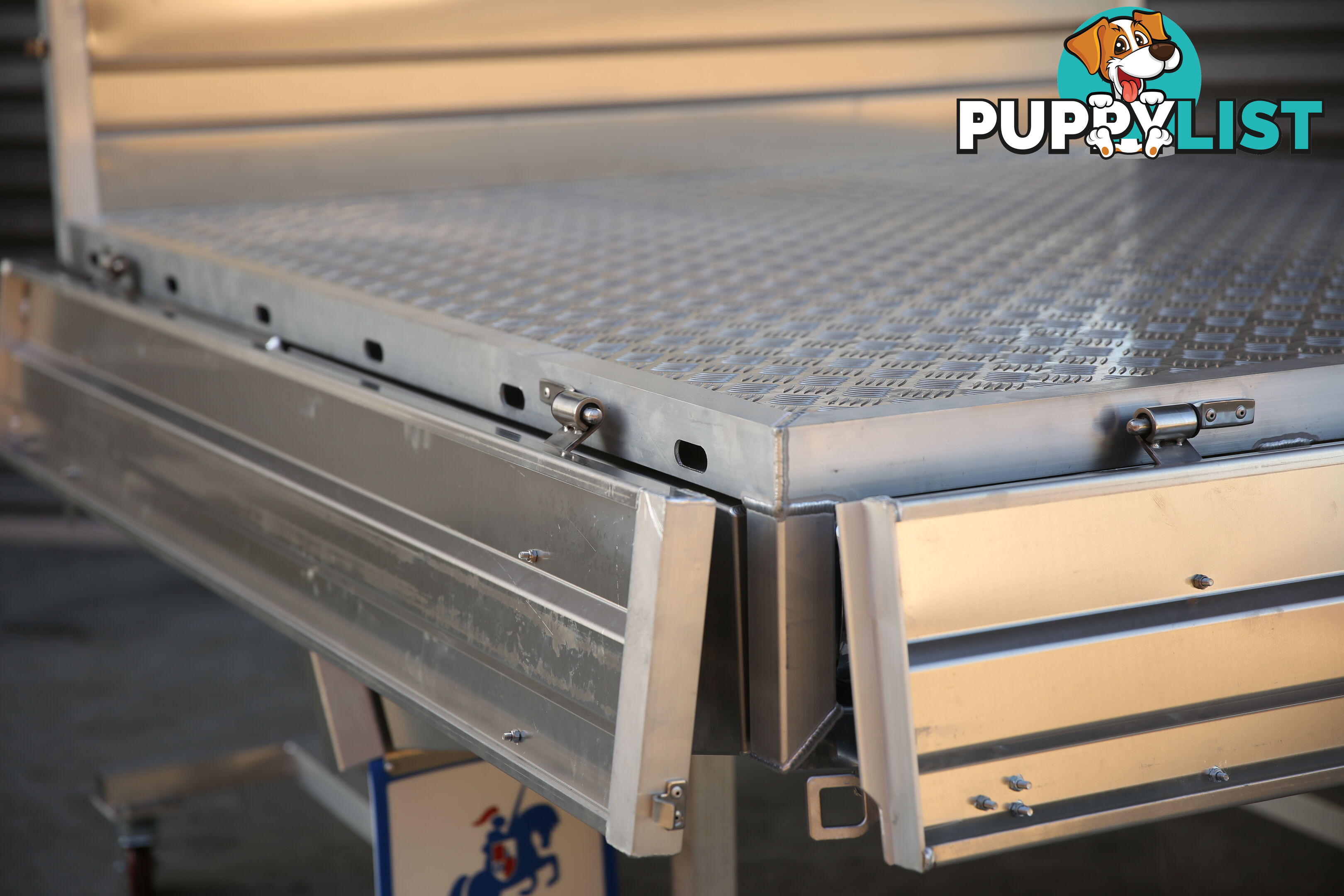 T3-1800 DUAL CAB FULL TRAY BLACK