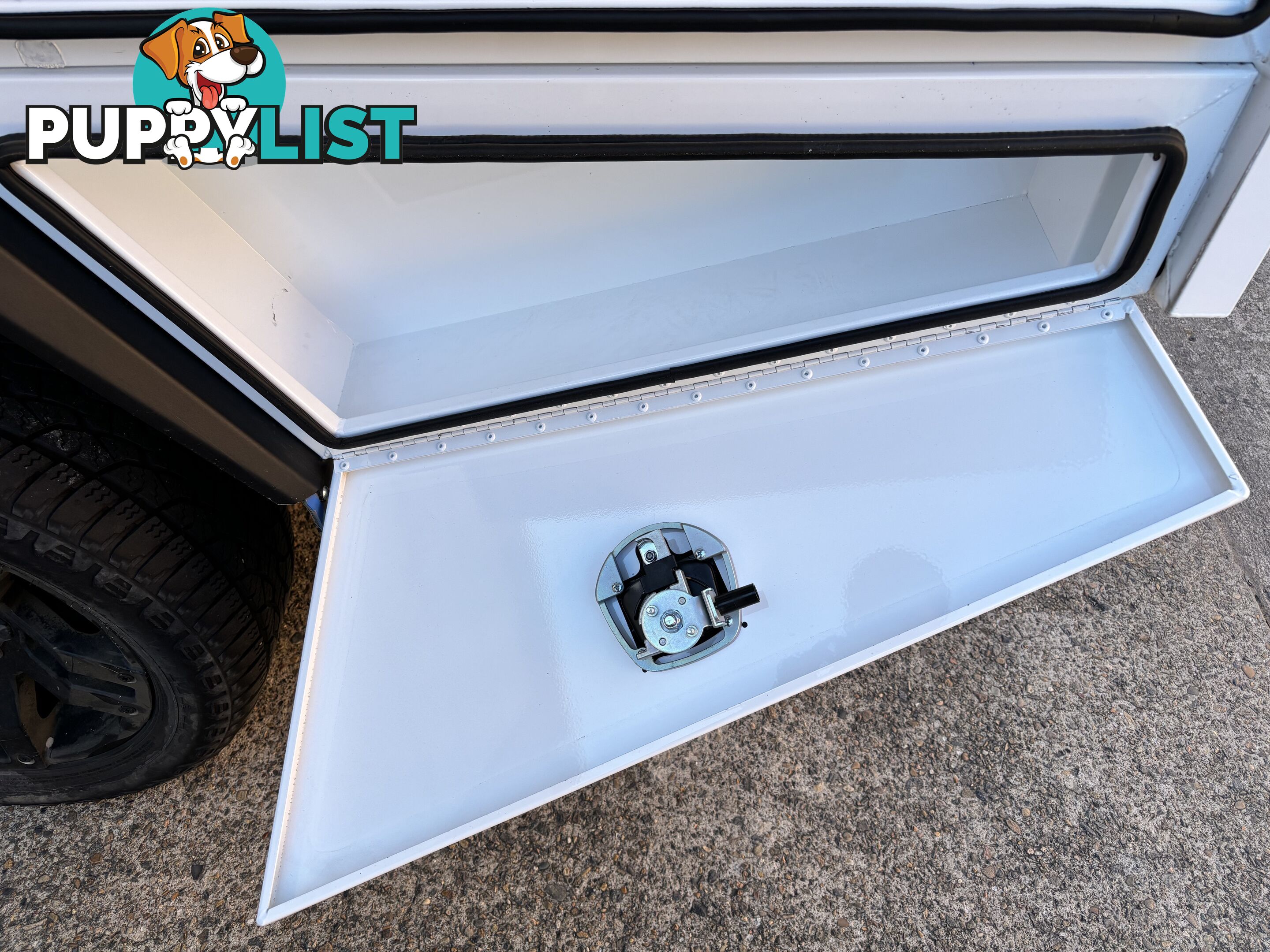 S1 1800MM SERVICE BODY FLAT ALLOY WITH 3 DOOR – WHITE