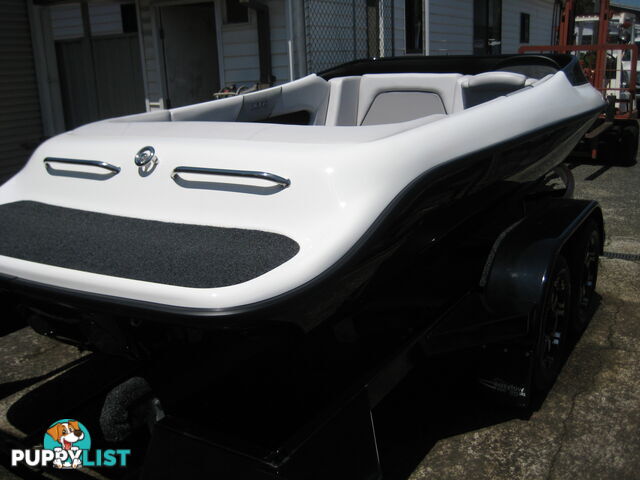 Sleekline Ski boat