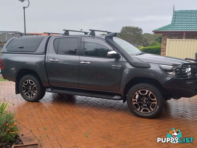 Hilux SR5 Manual