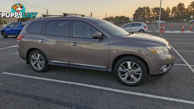 MY14 Nissan Pathfinder 97000 km