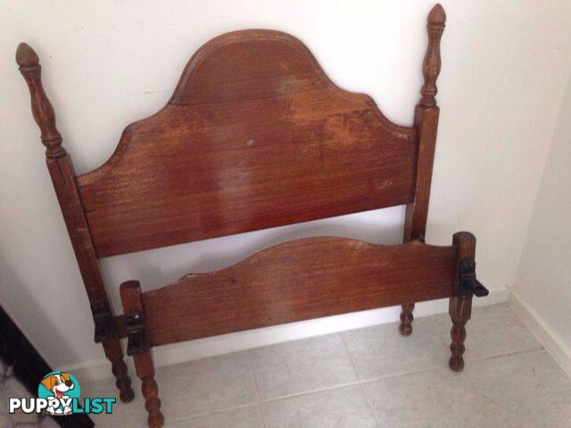 Antique style Queen Anne single bed frame