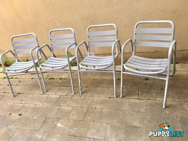 4x metal outdoor chairs