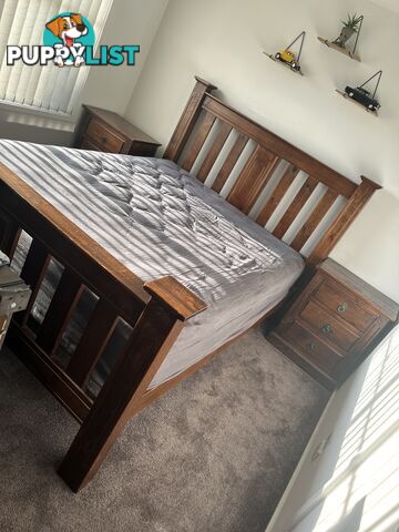 Queen bed suite