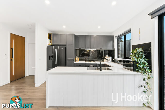 2/117 Oaktree Drive HAMPTON PARK VIC 3976