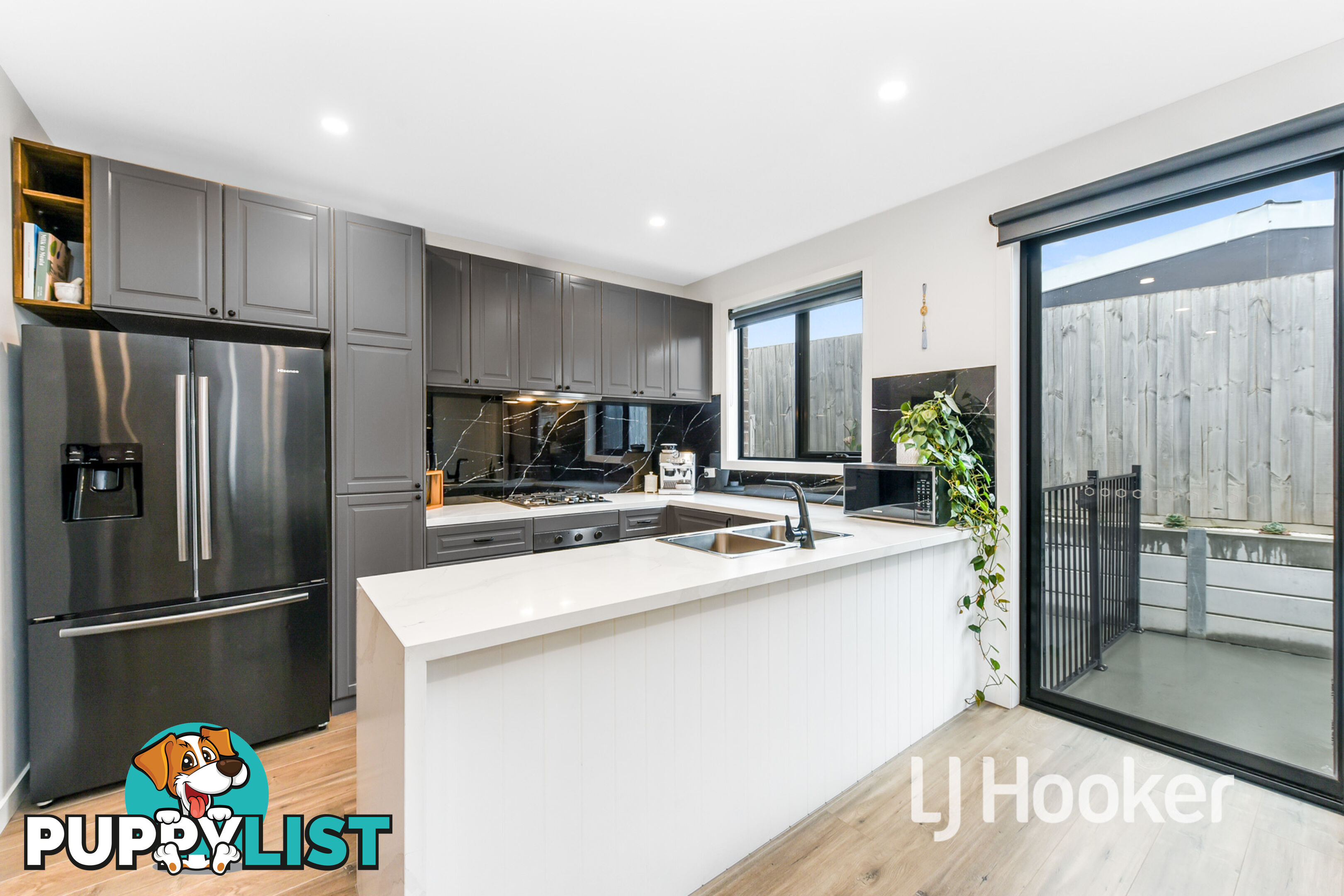 2/117 Oaktree Drive HAMPTON PARK VIC 3976