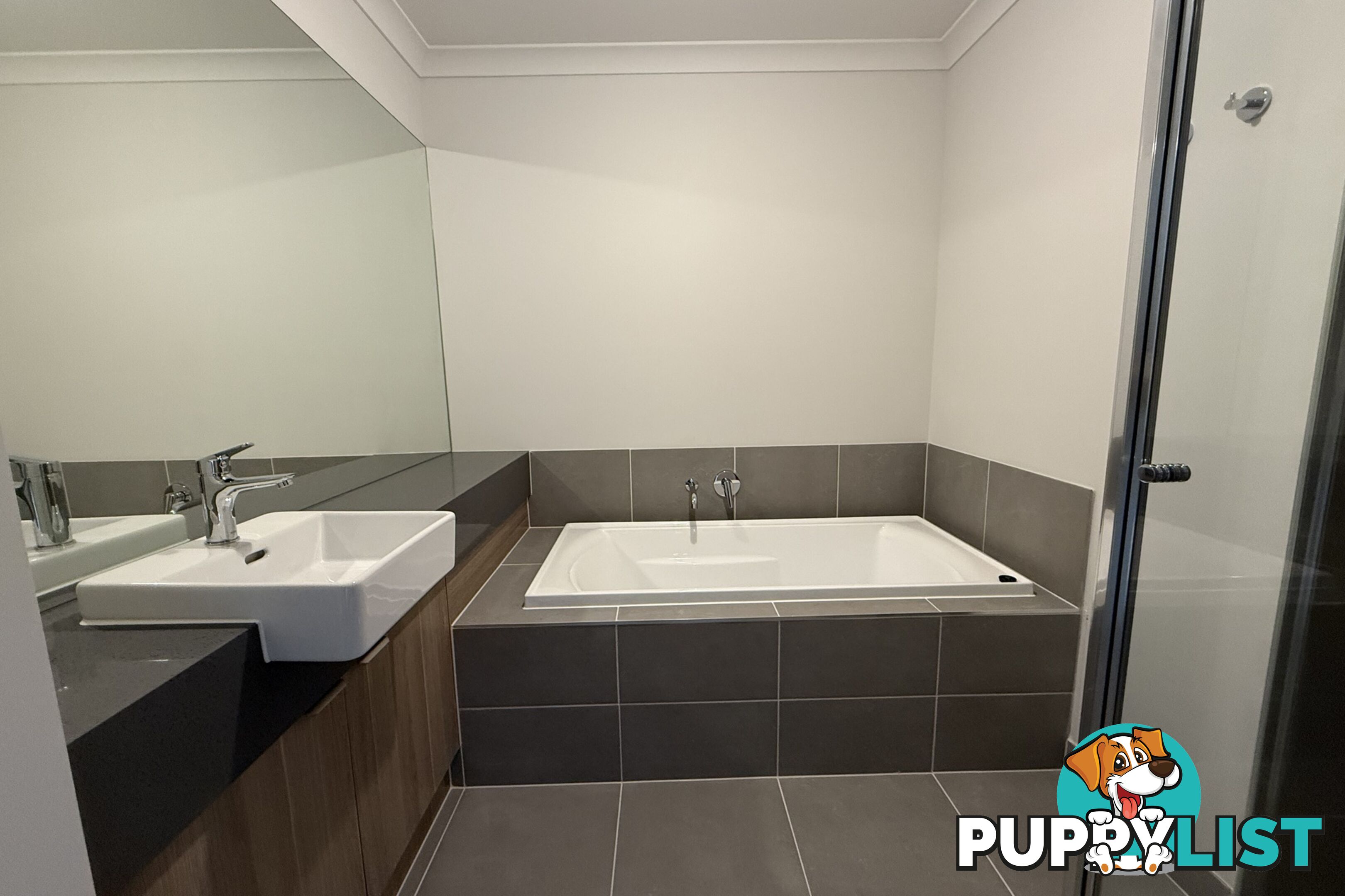 8 Rhumerie Close CLYDE NORTH VIC 3978