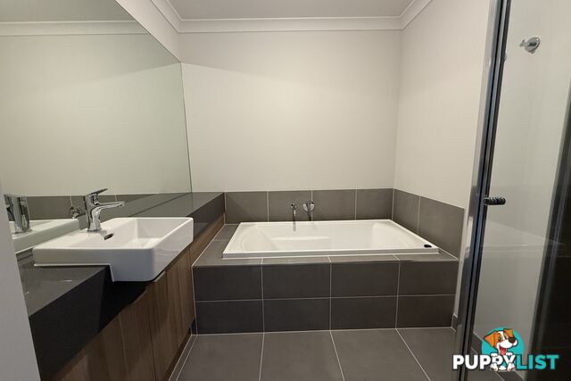 8 Rhumerie Close CLYDE NORTH VIC 3978