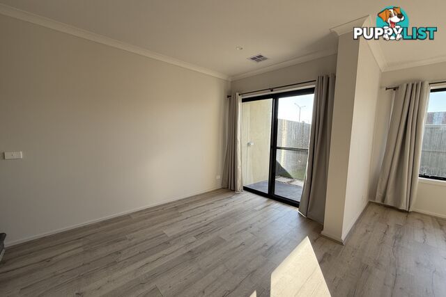8 Rhumerie Close CLYDE NORTH VIC 3978