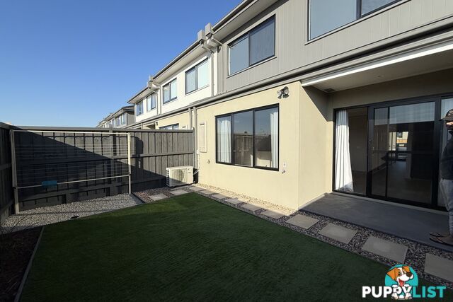 8 Rhumerie Close CLYDE NORTH VIC 3978