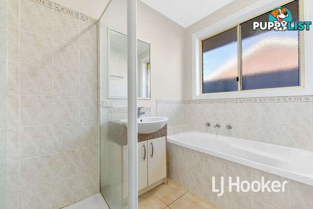 4/17 Linmac Drive HAMPTON PARK VIC 3976