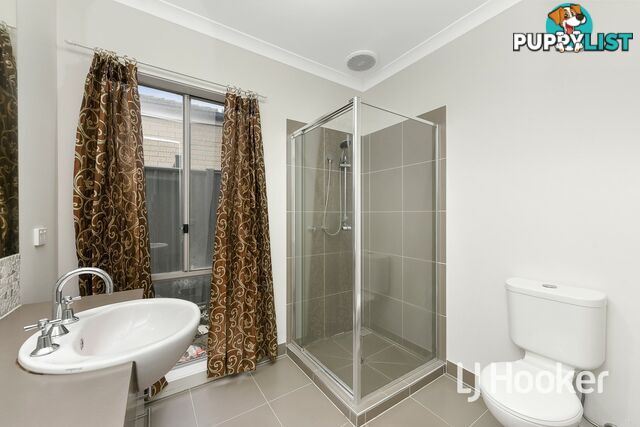 42. Datura Avenue CRANBOURNE NORTH VIC 3977