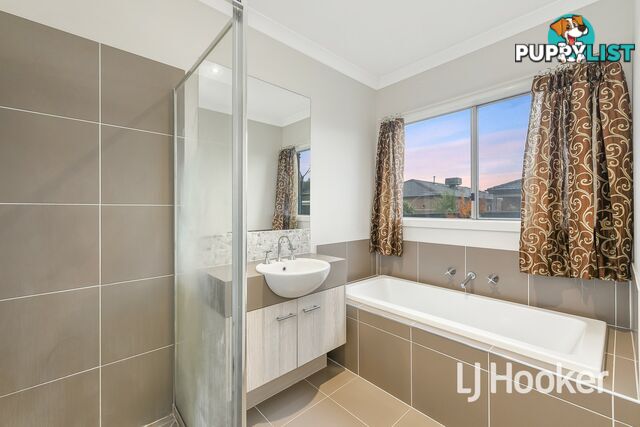 42. Datura Avenue CRANBOURNE NORTH VIC 3977