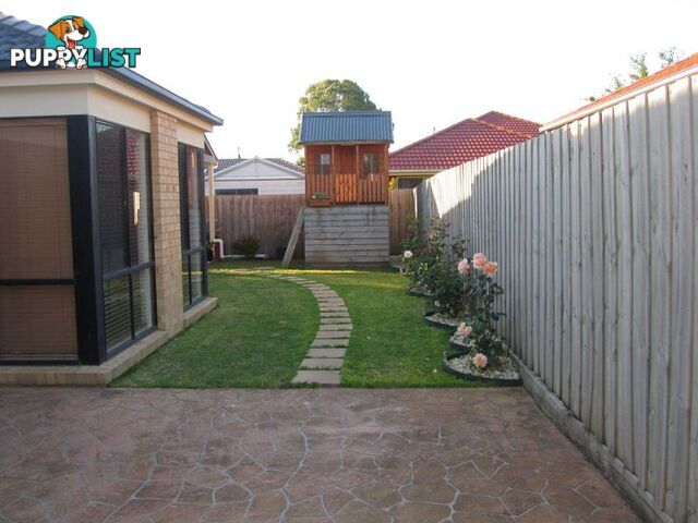 4 Dennis Close LYNBROOK VIC 3975