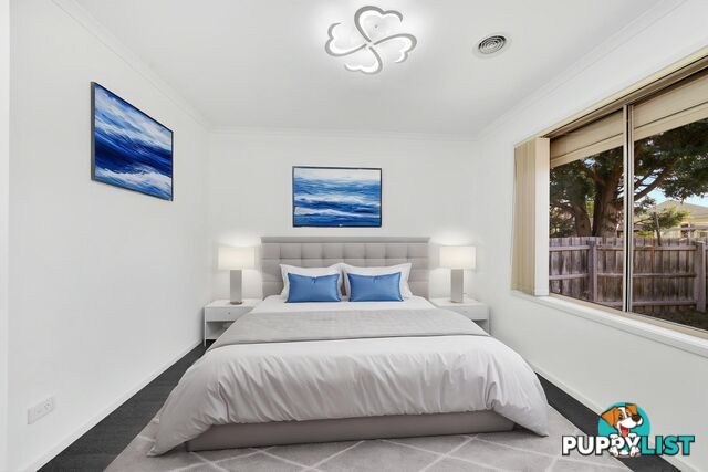 8 Slessor Avenue LYNBROOK VIC 3975