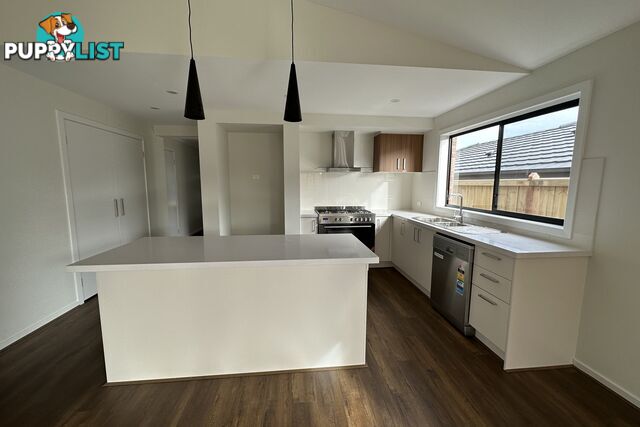 17 Laurieston Way CRANBOURNE SOUTH VIC 3977
