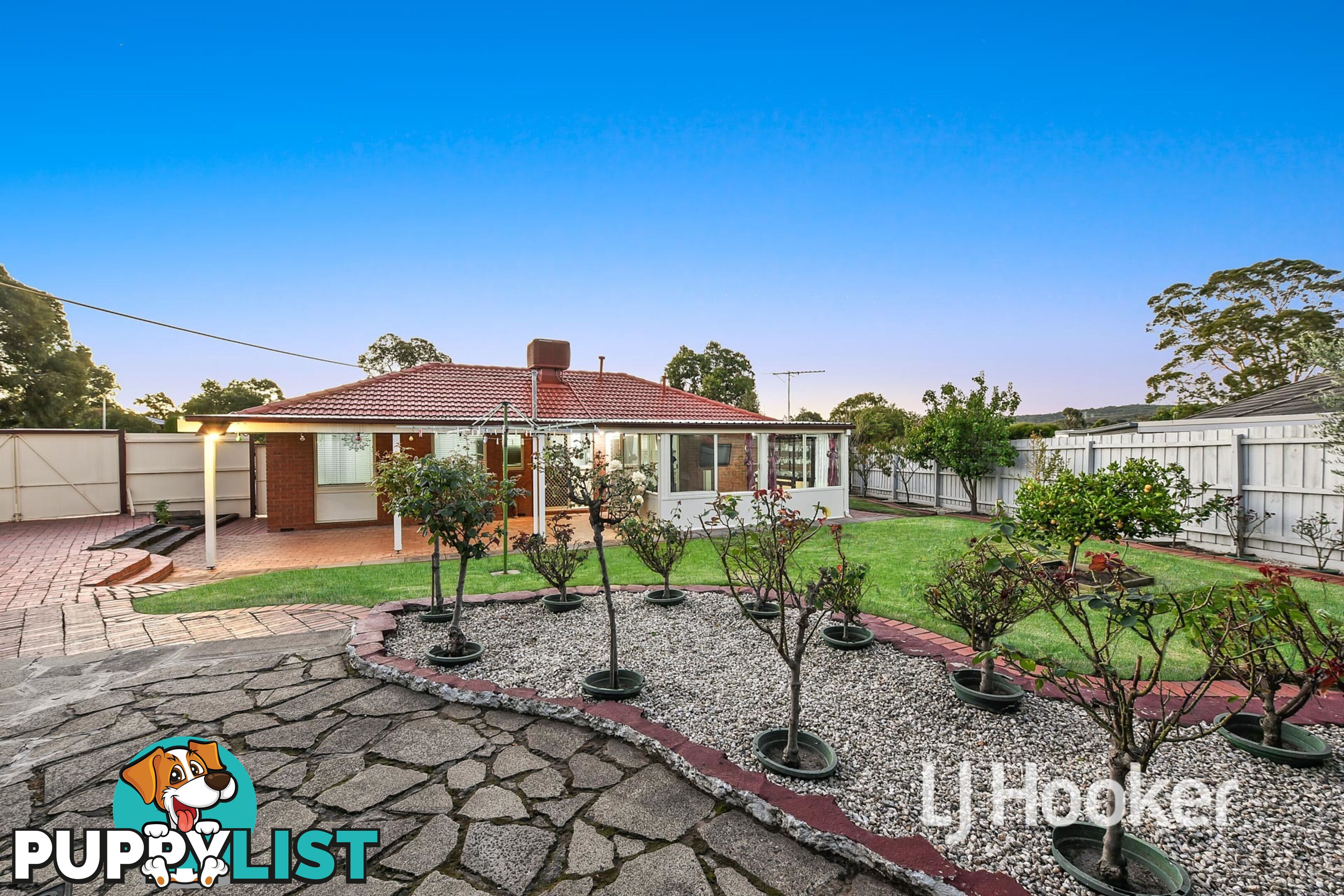 32 Broadwalk Grove ENDEAVOUR HILLS VIC 3802