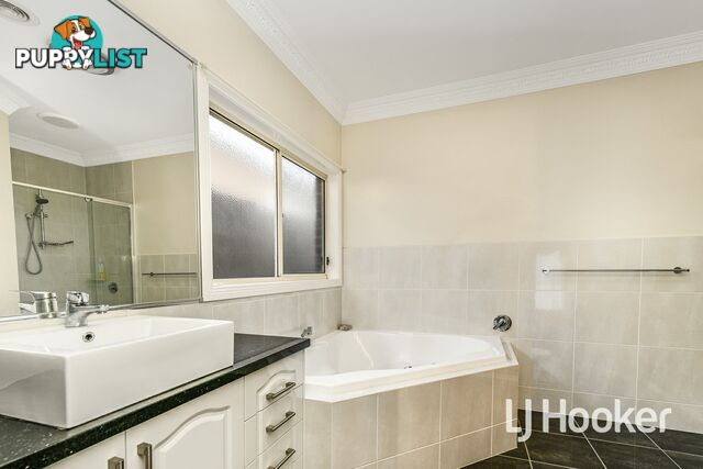 22 Glenbrook Crescent LYNBROOK VIC 3975