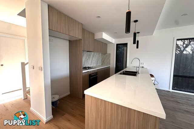 2/126 Oaktree Drive HAMPTON PARK VIC 3976