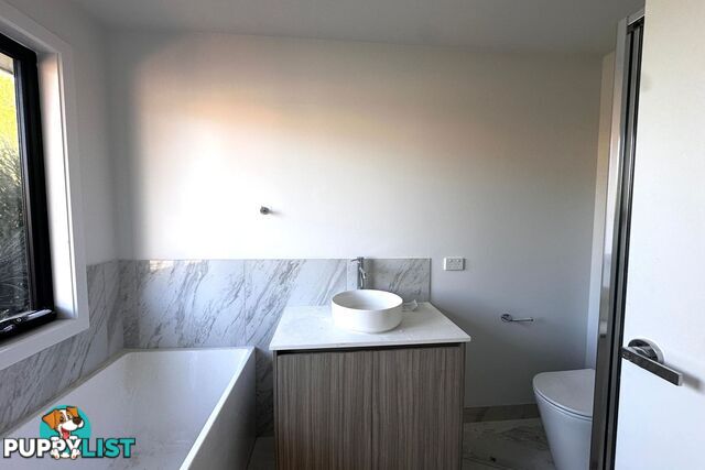 2&3/126 Oaktree Drive HAMPTON PARK VIC 3976